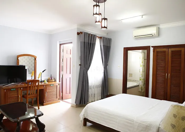 Khách sạn Phú An